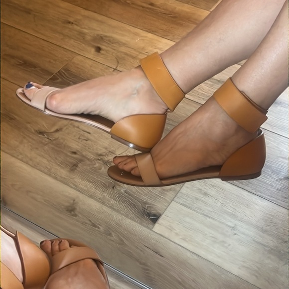 🛑 1 hour sale. Chloe, Women's Leather Two-Tone Flat Lazise Sandals Size 37.5 COA - Picture 2 of 13